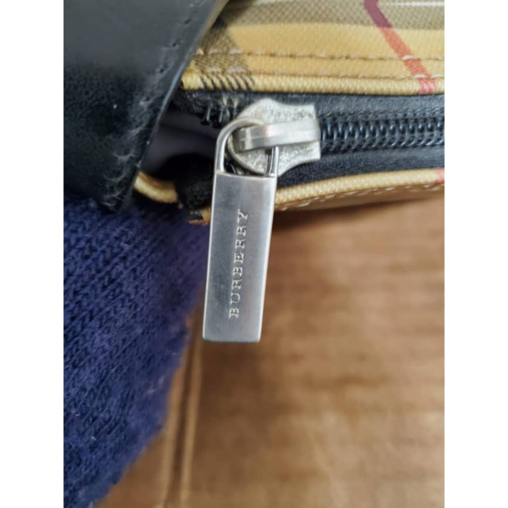Authentic BURBERRY Nova Check Shoulder Bag - Picture 6 of 11